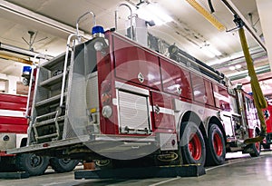 Fire truck with retractable ladder for extinguishing fires at height