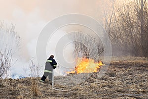Firefighter battle a wildfire
