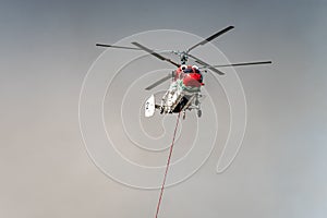 Firefighter helicopter drawing water from the reservoir