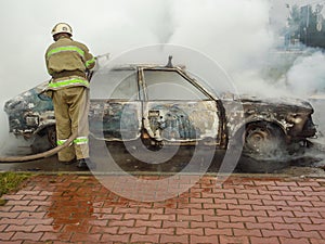 Firefighter puts out a burning car. From the vehicle there was only a charred body. Arson or sabotage, faulty electrical system of