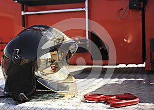 Fireman helmet with a descender photo