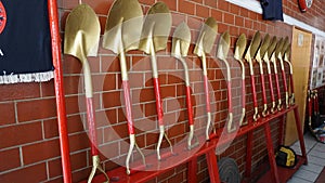 Fireman shovels