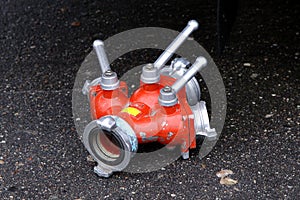 Firemen equipment water foam pipe splitter valve