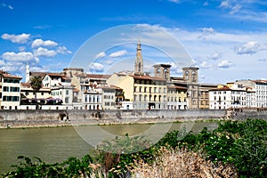 Firenze, vedute lungo la riva dell'Arno verso i palazzi di epoca rinascimentale