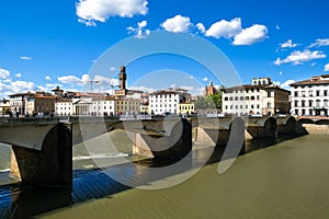 Firenze, vedute lungo la riva dell'Arno verso i palazzi di epoca rinascimentale