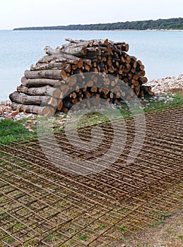 Firewood and reinforced steel on Olib