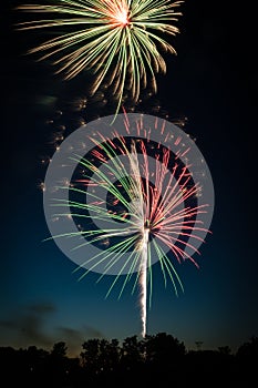 Fuochi d'artificio sul crepuscolo 