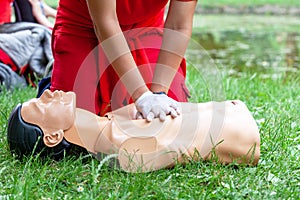First aid and CPR training in the nature