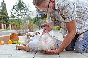 First aid to an accident victim
