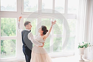 First wedding danc.wedding couple dances on the studio. Wedding