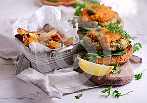 Fish burger with herb and corgette sauce