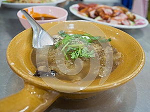 Fish maw in chicken broth