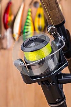 Fishing bait wobbler and reel with line