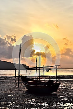 Un barco sobre el Playa 