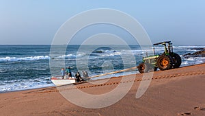 Fishing Boat Surf Entry Tractor Beach Ocean