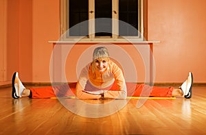 Fitness trainer does splits photo