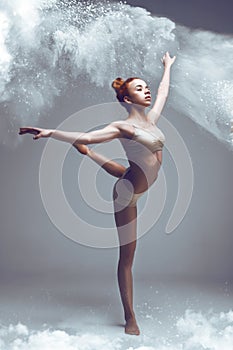 Fitness woman dancer in dust / fog