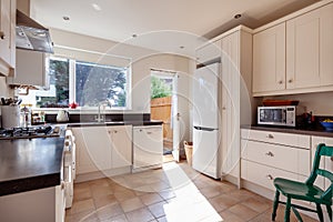 Fitted kitchen with freestanding refrigerator