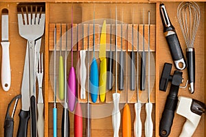 Fitted knife drawer with assorted utensils