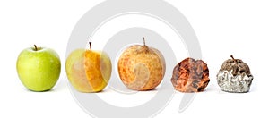 Fünf Äpfel verschieden Zustände aus Abfall 