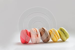 Five Macarons in line.