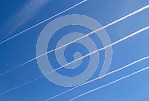 Five parallel condenstation trails