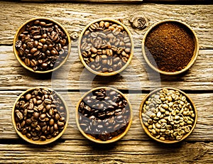 Five varieties of coffee beans and powder