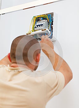 Fixing Electric Fuse at Home