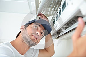 Fixing and maintaining air conditioning system