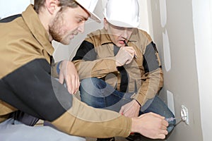 Fixing socket to wall