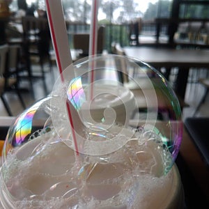 fizzy drinks that emit bubbles
