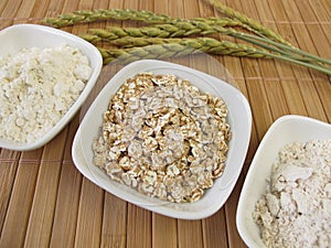 Flakes, flour and wholemeal flour from spelt