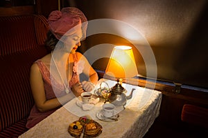 Flapper dress 1920 lady afternoon tea in train