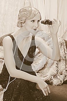Flapper lady with binoculars