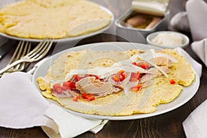 Flat bread with vegetables and fish