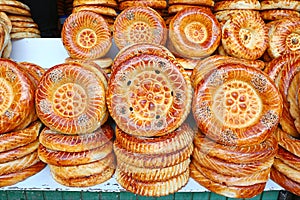 Flat cakes from tandoor on market counter