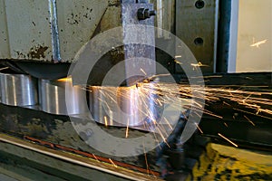 Flat grinding of metal on a machine with sparks, technological g