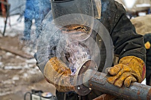 Flat welding flange to the pipe steel