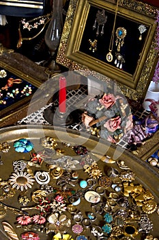 Flea market - Antique jewelry display