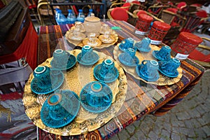 Blecha trh nádobí. tradiční turečtina čaj sady na zlatý zásobníky 
