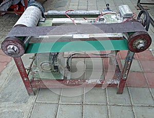 Flexi Belt Glass Edge Polishing Machine. Close up shots