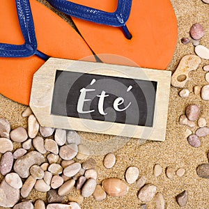 Flip-flops on the sand and word ete, summer in french