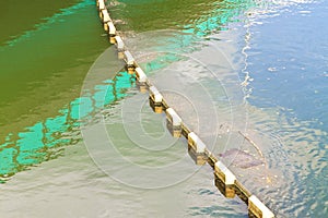 Floating anti pollution barrier in modular plastic elements