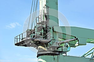 Floating cargo crane