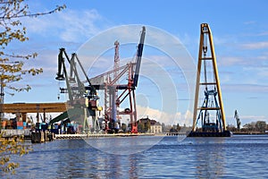 Floating crane