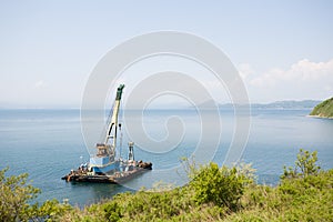 Floating crane