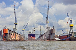 Floating dry dock for ship repair