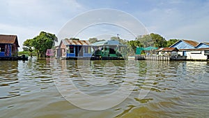 floating houes on the tonle sap in cambodia