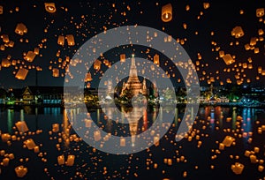 Floating lamp in yee peng festival at wat arun, Bangkok