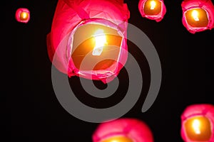 Floating lantern in diwali, Chinese sky lanterns lit up the Indian skies during Diwali